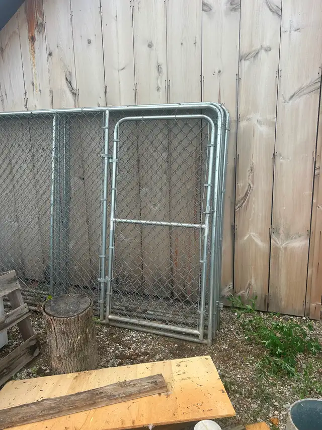 Outdoor dog kennels