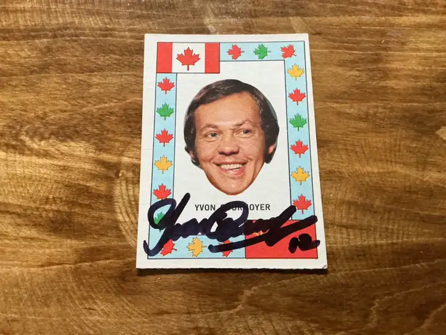 1972 O-Pee-Chee TEAM CANADA Yvan Cournoyer Autographed Card !
