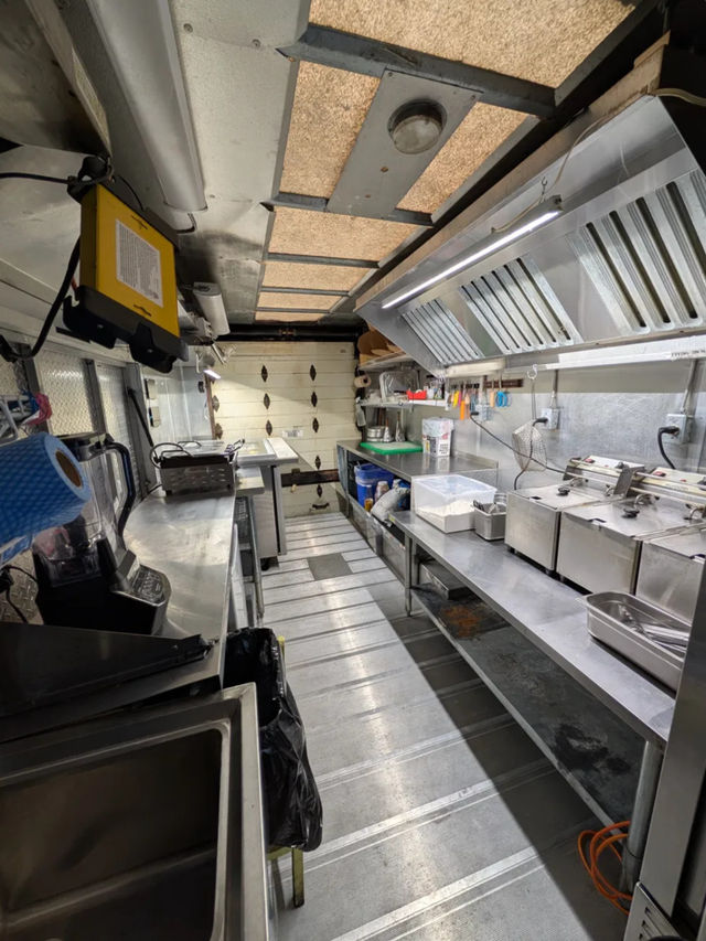 2004 Ford Utilimaster Food Truck – Electric, No Gas, 7 Seasons