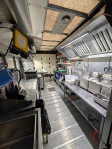 2004 Ford Utilimaster Food Truck – Electric, No Gas, 7 Seasons