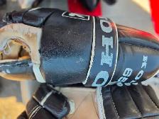 Hockey Gloves for Sale - Photo 2