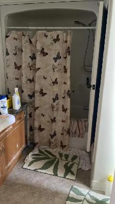 room for rent in niagara falls private bathroom - Photo 2
