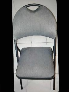 Sturdy folding metal chair with padded backrest & seat $15 - Photo 2