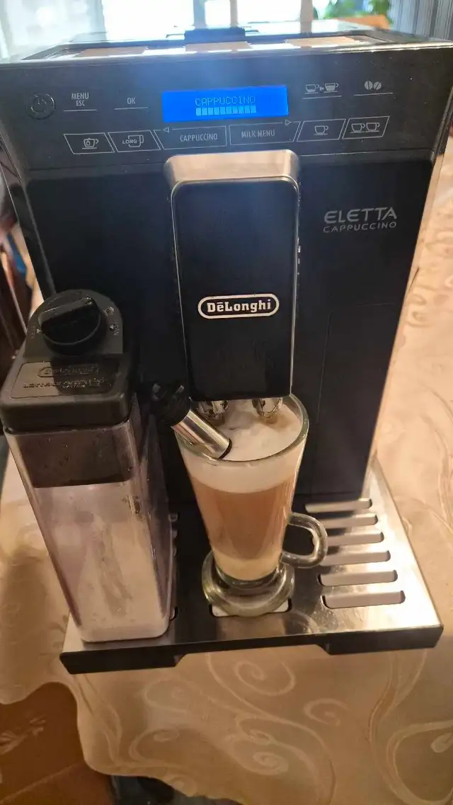 Delonghi Eletta Cappuccino  with milk carafe