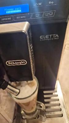 Delonghi Eletta Cappuccino  with milk carafe - Photo 3