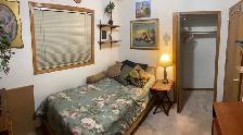 Room for rent in quiet Shawnessy area - Photo 4