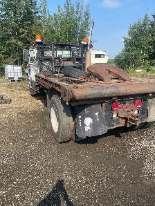 Older Ford Diesel winch truck - Photo 4