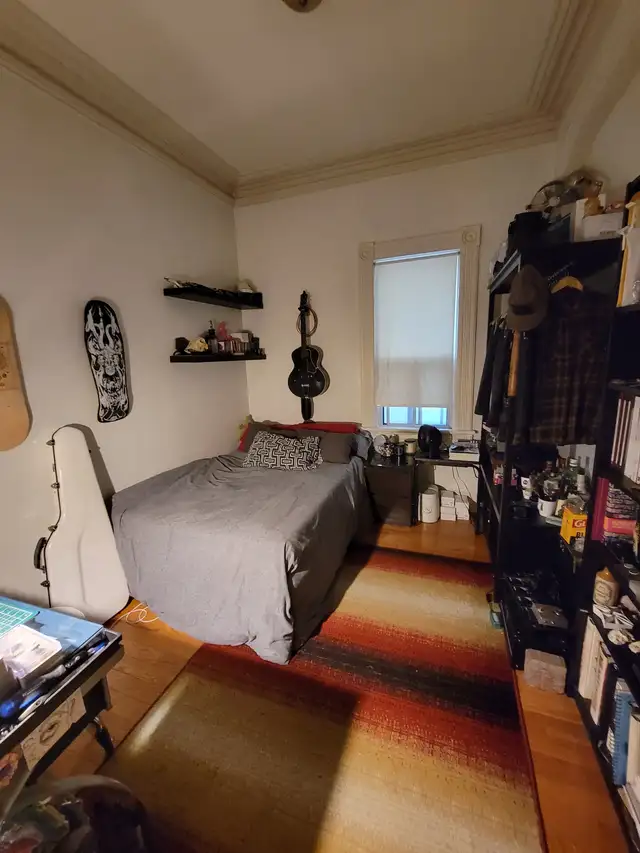Room for Rent in 3BR Apt –Queen & Gladstone – Utilities Included