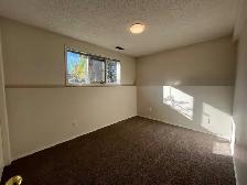Room-Near UofA-Utilities Included-Private Bath/Living Room/Entry