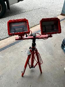 GENTLY USED CONSTRUCTION STANDING LIGHT FOR SALE