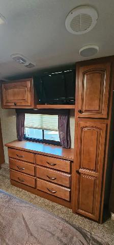2012 Heartland BigCountry 3650RL 5th wheel - Photo 8