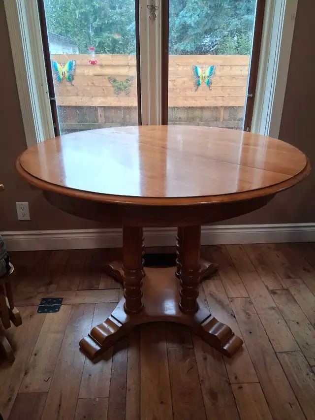 Solid Maple Pedestal Dining Table with Two Captain Chairs