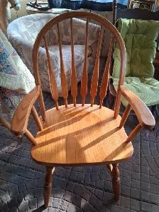 Solid Maple Pedestal Dining Table with Two Captain Chairs - Photo 5