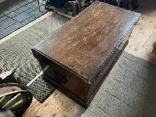 Antique Tool Chest Trunk or coffee table - Photo 2
