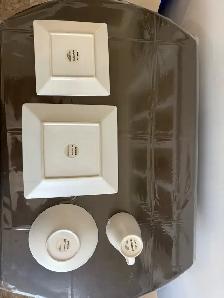 Dinnerware - Photo 2
