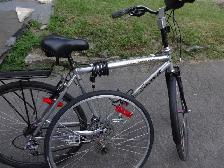 VÉLO HYBRIDE EN ALUMINIUM, PLUS ACCESSOIRES, 140$ LE TOUT. - Photo 4