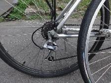 VÉLO HYBRIDE EN ALUMINIUM, PLUS ACCESSOIRES, 140$ LE TOUT. - Photo 5