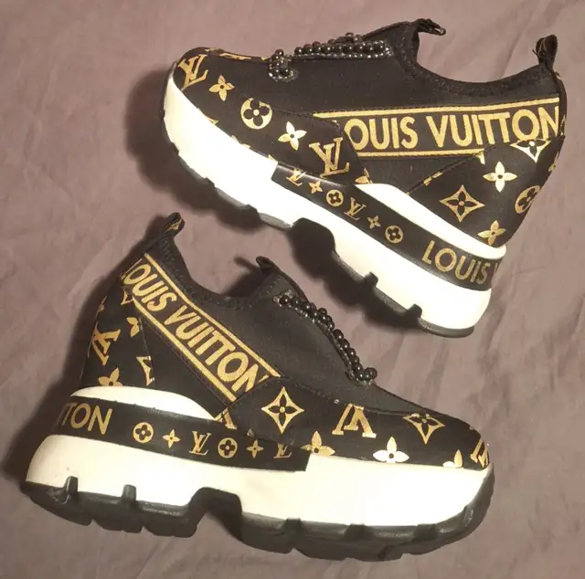 Beautiful Fashion Running Shoes (Size US6.5-7).