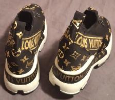 Beautiful Fashion Running Shoes (Size US6.5-7). - Photo 2