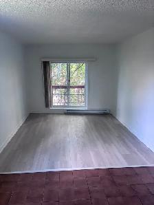 3½ Tout Inclus   Stationnement — 50% de Rabais 1er Mois! - Photo 2
