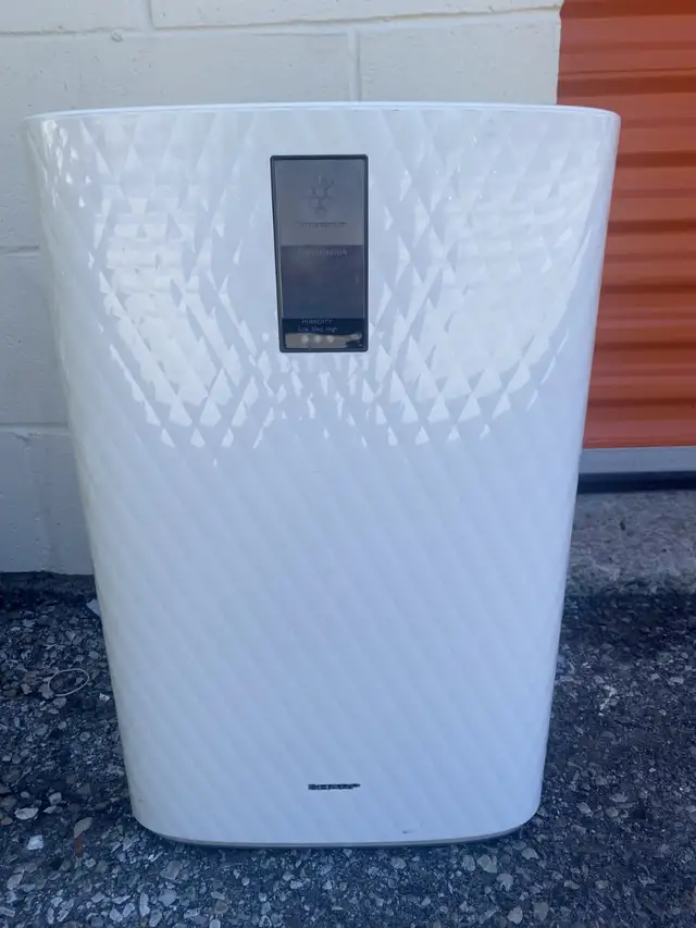 SHARP KC-C70U  Plasmacluster Air Purifier