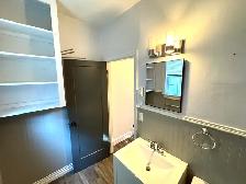 Spacious 1 Bedroom Apt - Heat, Electricity, Light Included - Photo 8