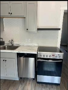 Spacious 1 Bedroom Apt - Heat, Electricity, Light Included - Photo 10