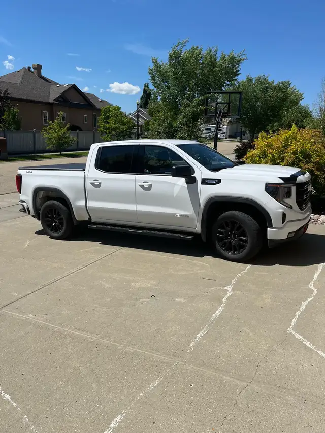 2024 GMC Sierra Elevation
