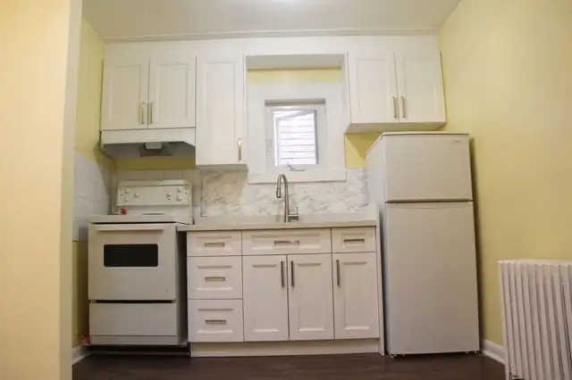 1478 Eglinton Avenue West #3: 2 Beds 1 Bath