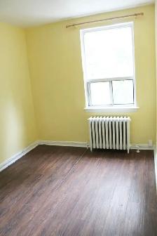 1478 Eglinton Avenue West #3: 2 Beds 1 Bath - Photo 4