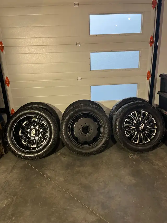 Dually Wheel Package - 35x12.5x22"