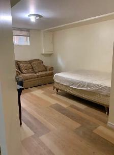 Furnished large bright room Single male $890 m all utilities - Photo 2