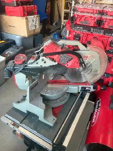 sliding compound mitre saw
