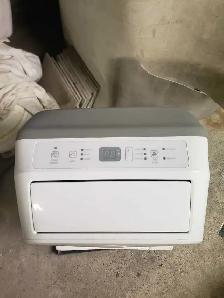 Hisense 10,000 BTU Air Conditioner with Remote – Like Ne - Photo 4