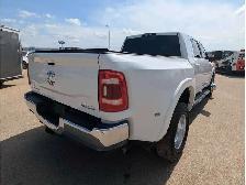 2024 Ram 3500 Limited 6.7L Diesel/Dually/MEGA Cab/Sunroof - Photo 8