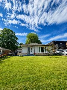 3-BEDROOM HOUSE FOR RENT | 5 MIN TO YORK UNIVERSITY & FINCH W - Photo 2