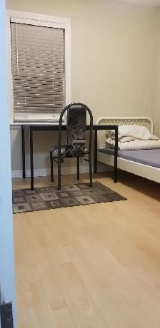 NEAR VICTORIA PARK SUBWAY MAIN FLOOR ONE ROOM FOR RENT - Photo 10