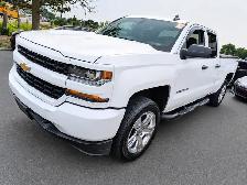 2018 Chevrolet Silverado 1500 4WD Double Cab 143.5' Custom | Bac - Photo 2