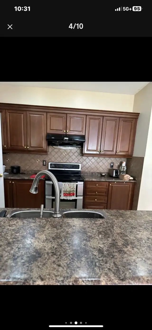 PRIVATE ROOM BRAMPTON FURNISHED M/F BUS STOP