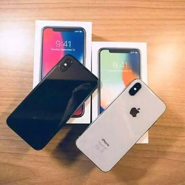 Apple iPhone X & iPhone SE 2 – Open Box