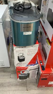 Ice Maker - Frigidaire 26 lb. Freestanding (EFIC128-BLACK-6COM).