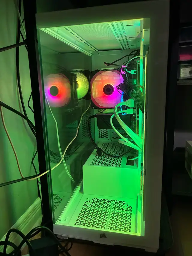 Gaming PC with dual monitors
