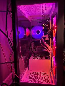 Gaming PC with dual monitors - Photo 2