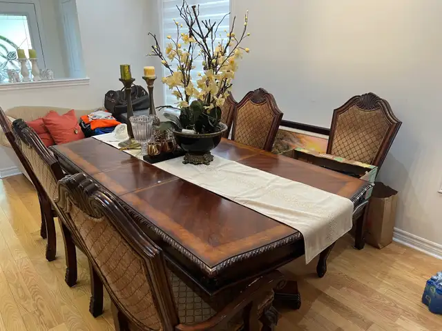 Dining Tables & Sets,