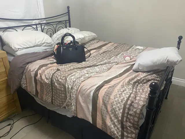 Queen Bedframe