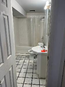 Master Bedroom for Rent – 2-Bedroom Basement Apartment - Photo 3