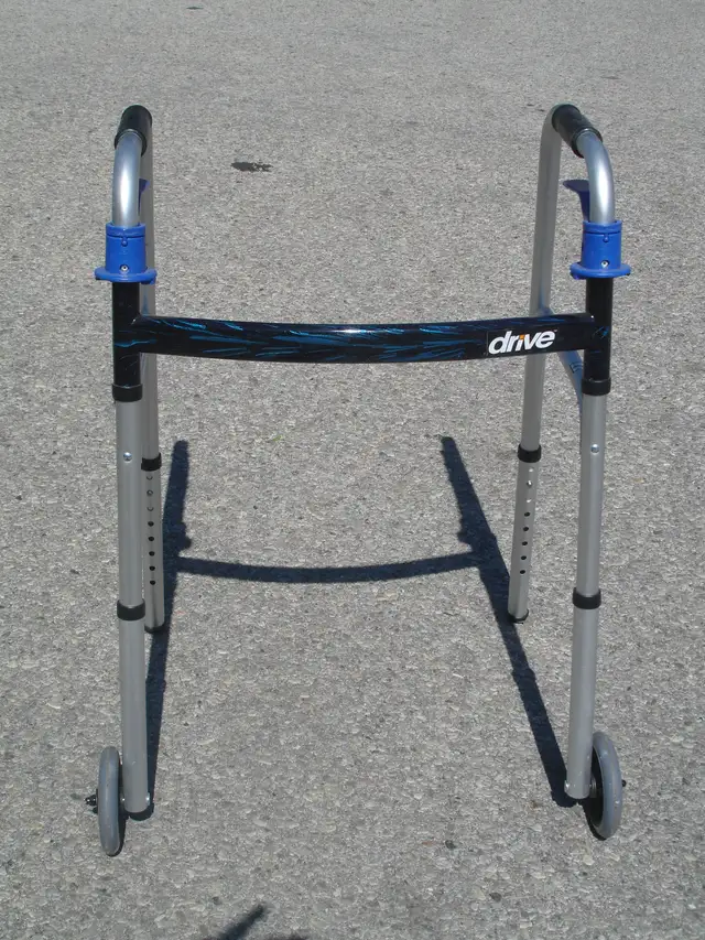 LIGHTWEIGHT DRIVE FOLDING WALKER FOR SENIORS ONLY $60.00 FIRM!