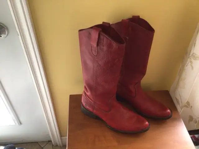 COWBOY BOOTS