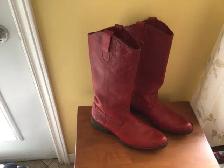 COWBOY BOOTS