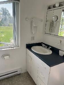 Furnished studio apartment on beautiful, private estate - Photo 8